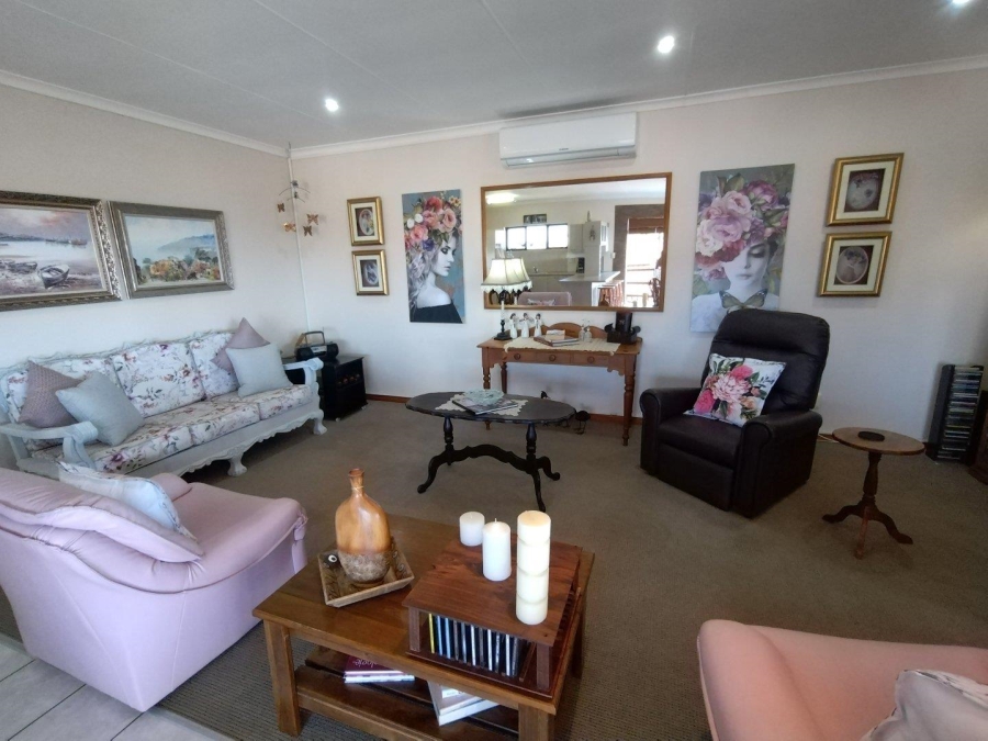 5 Bedroom Property for Sale in Wavecrest Eastern Cape